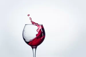 difference between red and white wine glasses